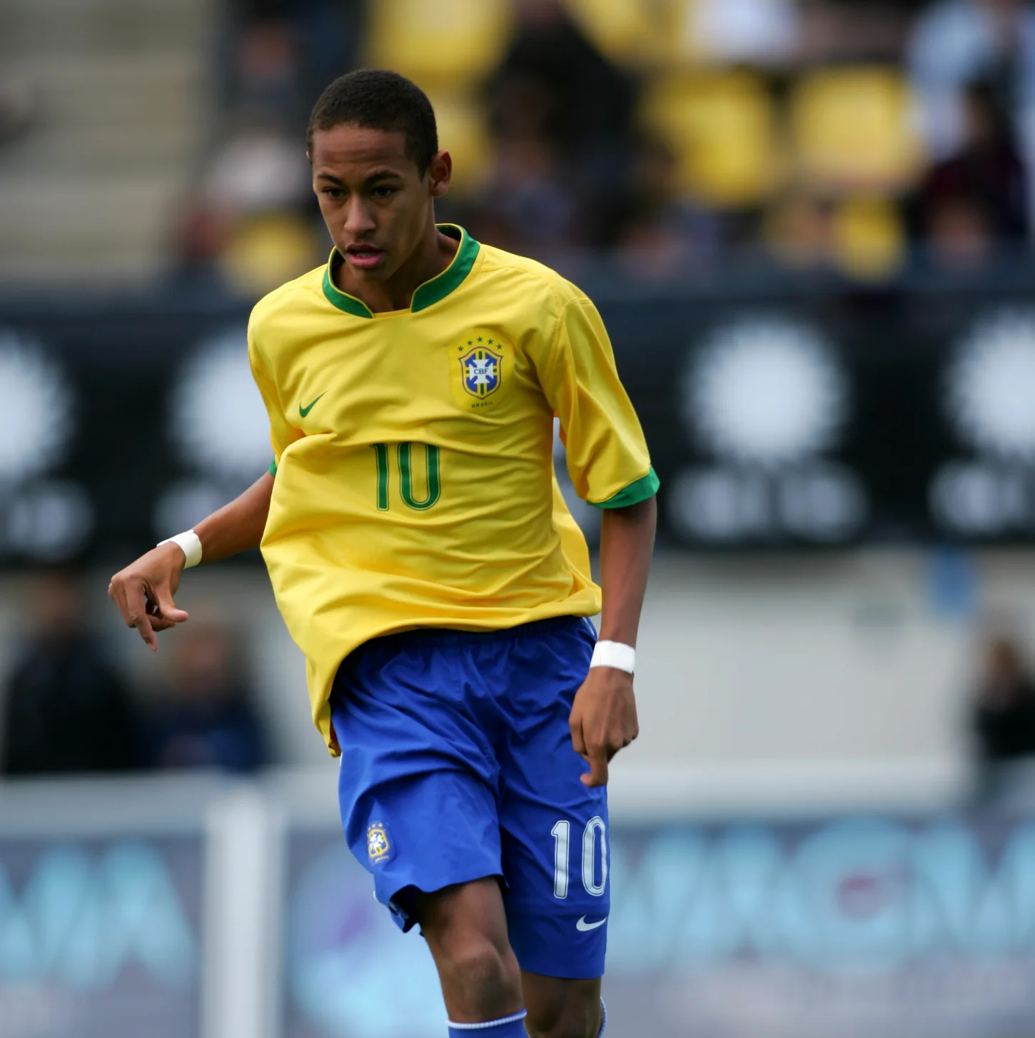 The Brazilian star was the big star of the 2008 MIC with the Brazilian national team, winning the tournament with Coutinho and Alisson.